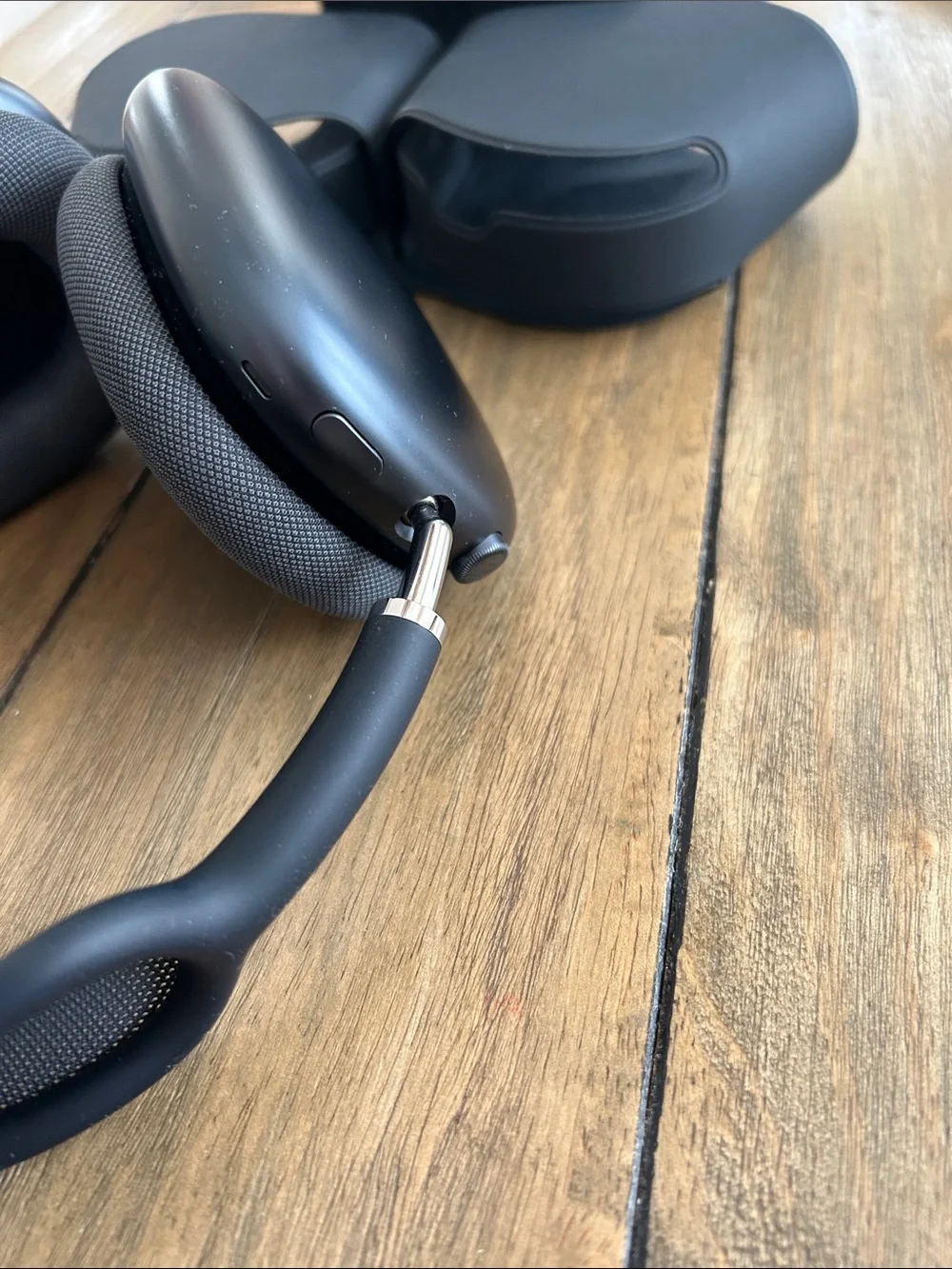Apple AirPods Max Over-Ear Headphones in Space Gray with Smart Case
